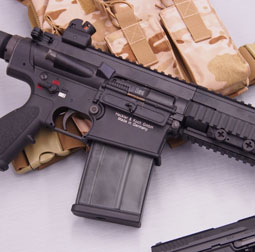 エアガンレビュー 迫力が違う7 62mmの大口径ライフル Vfc ガスブローバックhk417レビュー さばなび サバゲー