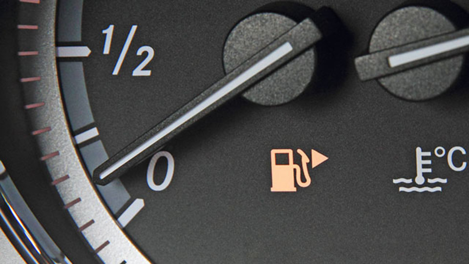 給油ランプが点滅してから 車はあと何キロ走れるのか さばなび サバゲー