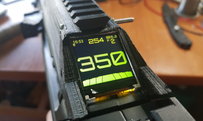 近未来感溢れるデザインのエアソフト用デジタル残弾表示カウンター