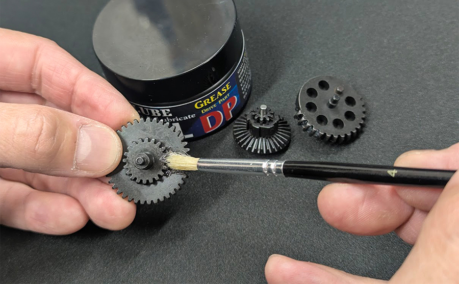 PROLUBE MESEL DPのギアへの塗布