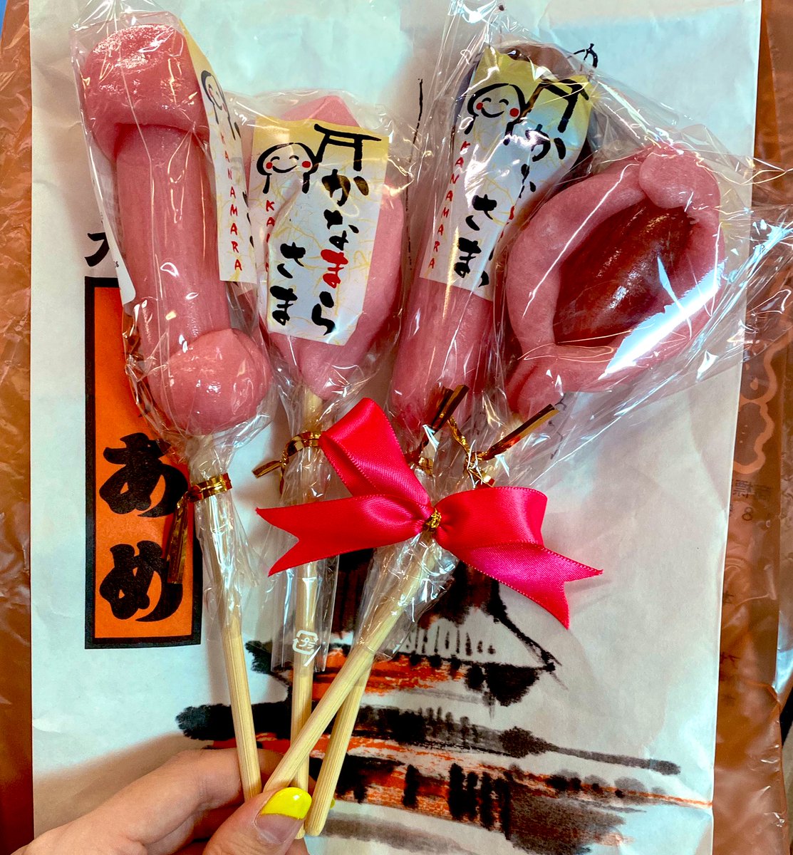 川崎のちんこ祭り かなまら祭り のかなまらさまと女の子の飴をゲット 女の子すぐ売り切れちゃうからレア もっこす さばなび